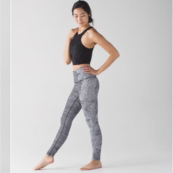 Lululemon Wunder Under Pant (Hi-Rise)
Dottie Tribe White Black - Picture 5 of 6